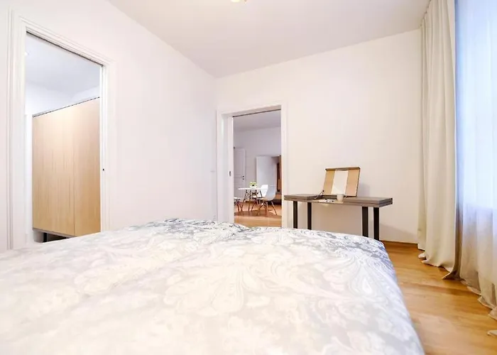 City Centre Chic Apartment Ljubljana 2/4