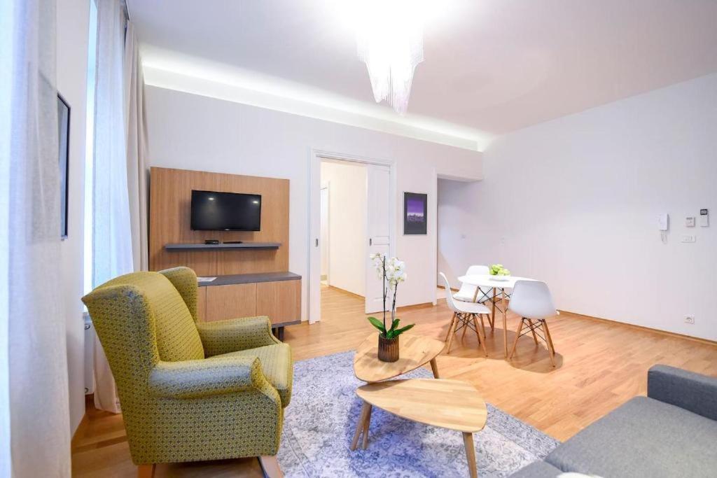 Appartement Centre Chic 2/4 *